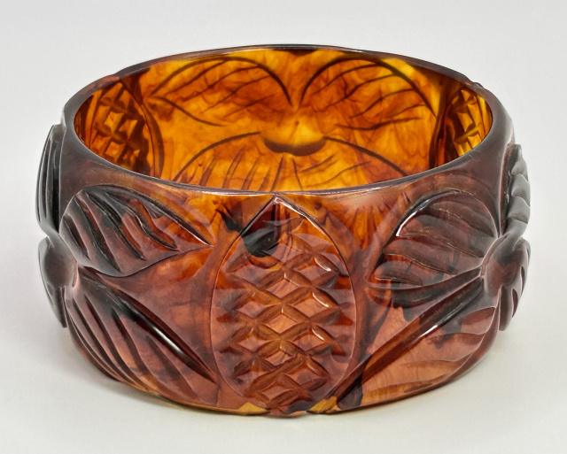 BB570 wide rootbeer flower and crosshatch carved bakelite bangle